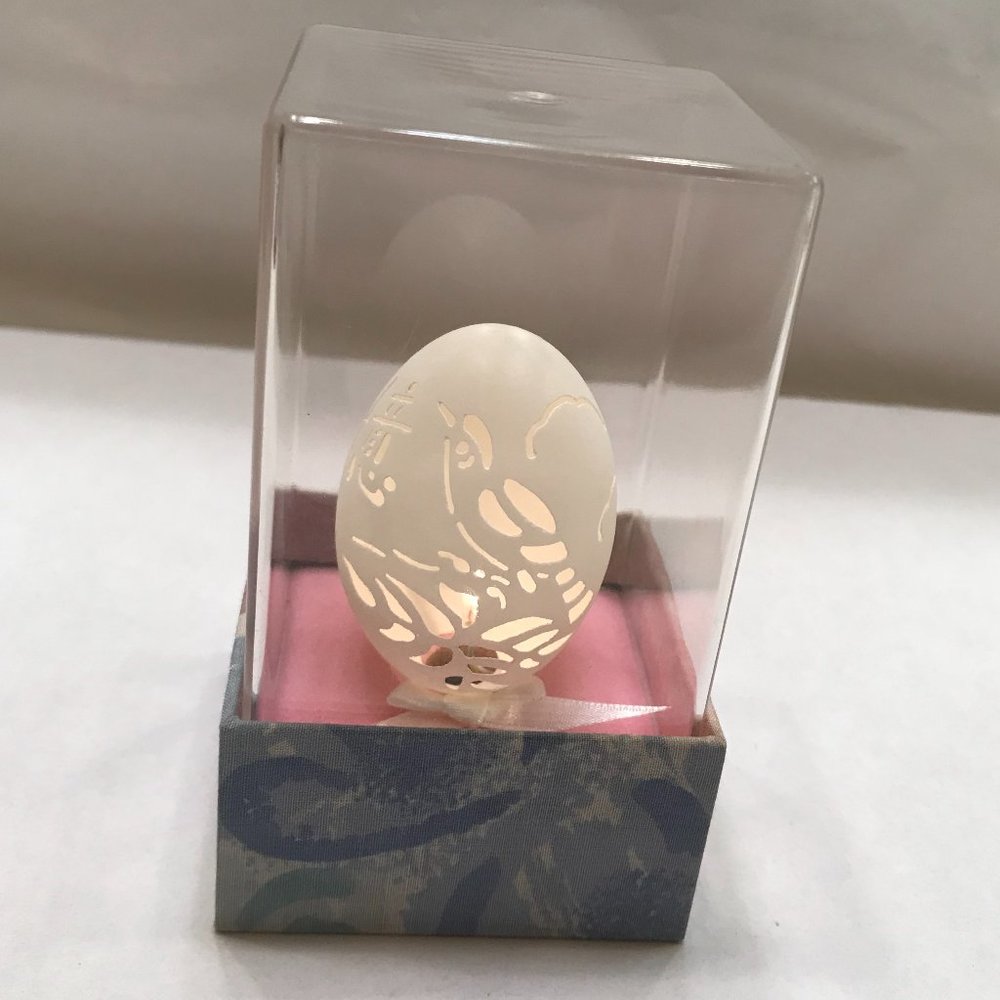 VINTAGE lighted carved real egg in a display box